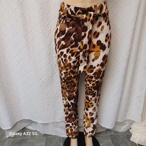 Avenue Women Size 4 Brown Leopard Print Cropped Pants